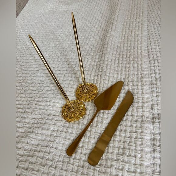 Gold Wedding Items✨ - Picture 1 of 3
